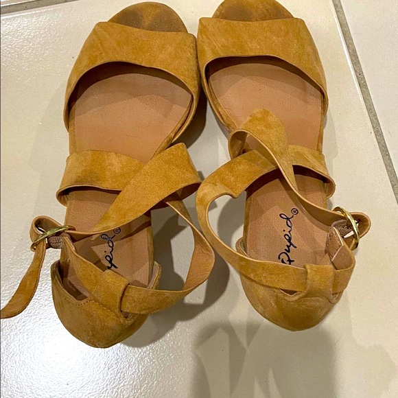 Heels - Picture 2 of 3